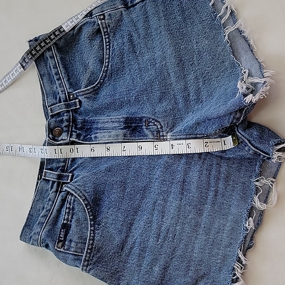 π VINTAGE HIGHWAISTED CUTOFF FRAYED DISTRESSED DENIM LEE SHORTS - Picture 5 of 8